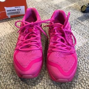 Barely worn women’s Nike air max 10